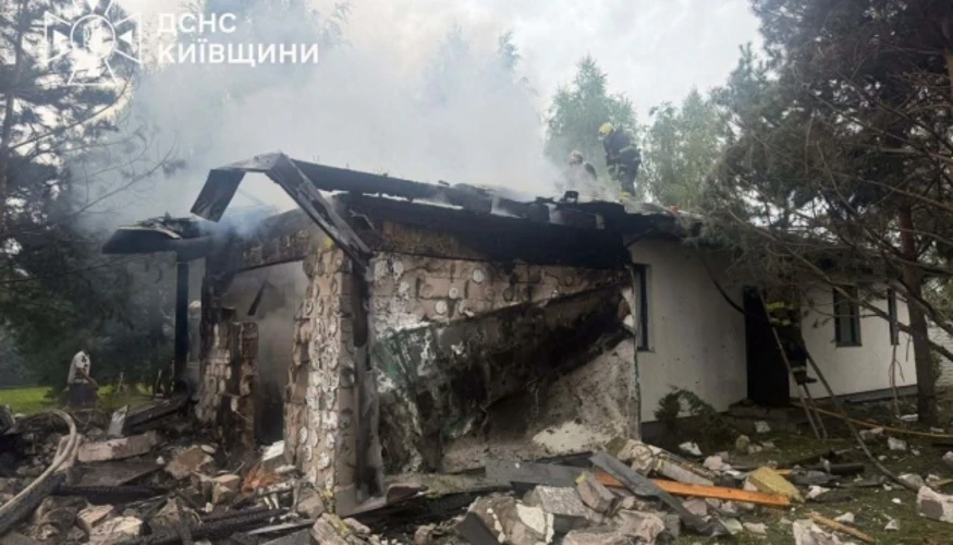 У Київській області після атаки БпЛА горіли будинки і вагончики: є постраждалі
