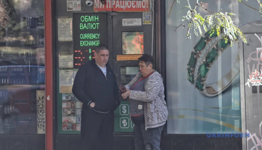 Нацбанк послабив гривню до долара: офіційний курс валют на 2 жовтня